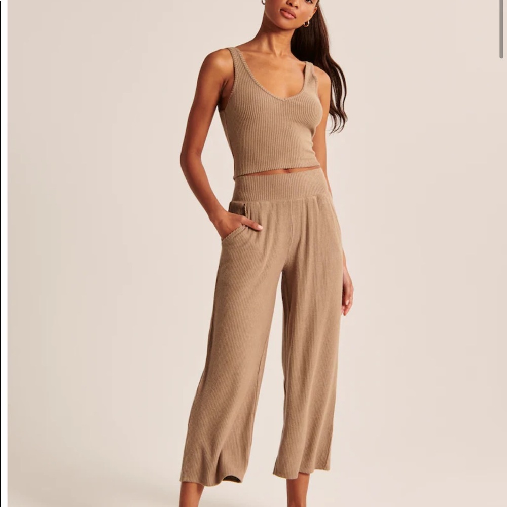 Abercrombie matching lounge set